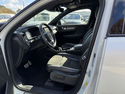 Used 2021 Volvo XC40 T5 R-Design w/ Advanced Package image 5