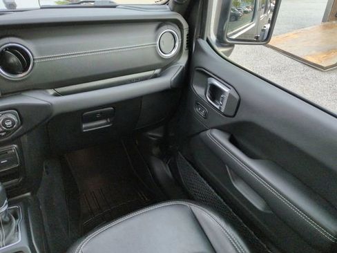 Certified 2022 Jeep Wrangler Unlimited Sahara w/ Cold Weather Group image 19