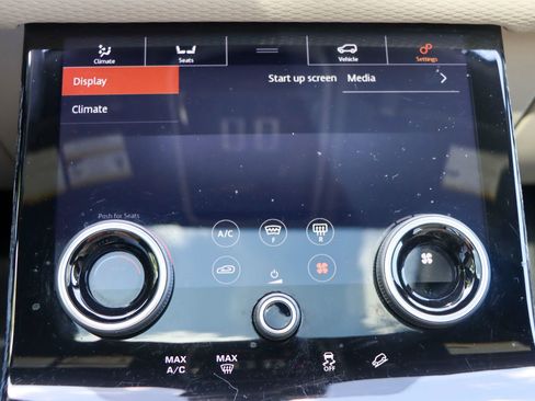 Used 2018 Land Rover Range Rover Velar R-Dynamic SE image 42