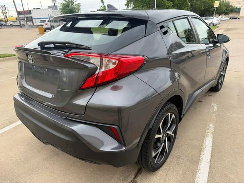 Used 2018 Toyota C-HR XLE FWD image 5