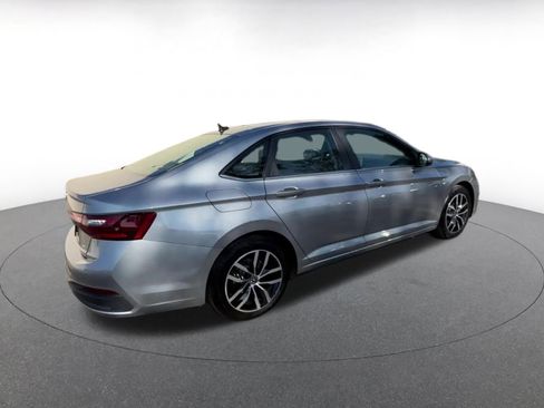 Used 2025 Volkswagen Jetta SE image 14