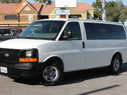 Used 2008 Chevrolet Express 1500 AWD Passenger image 5