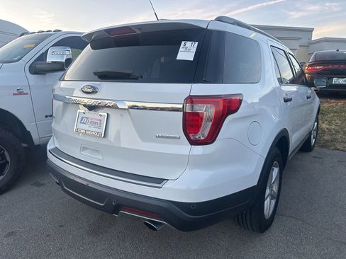 Used 2018 Ford Explorer XLT w/ Equipment Group 201A image 4