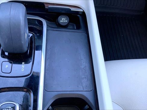 Used 2022 Volvo XC60 B5 Momentum w/ Protection Package Premier image 35