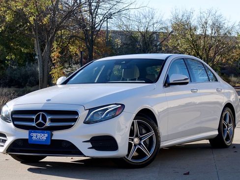 Used 2017 Mercedes-Benz E 300 4MATIC image 2