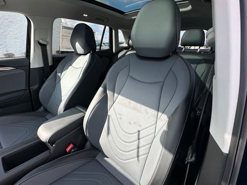 New 2026 Volkswagen Tiguan SE image 28