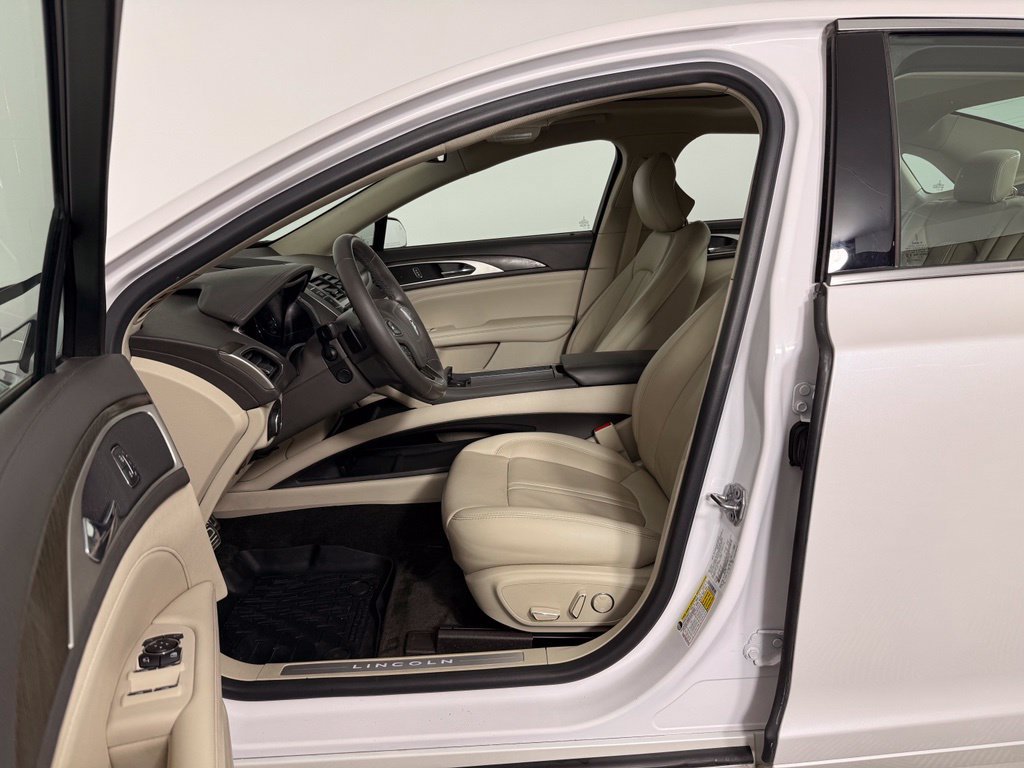 Used 2018 Lincoln MKZ Select w/ Select Plus Package AWD/4WD image 2