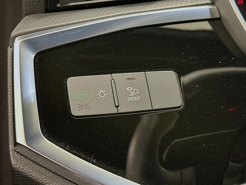 Used 2025 Audi Q3 2.0T Premium image 17