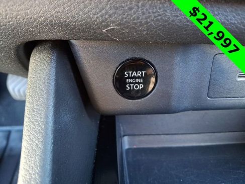 Used 2024 Nissan Rogue SV image 27