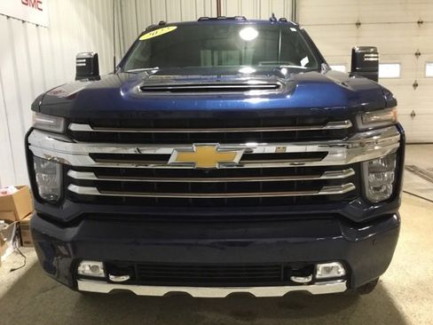 Used 2022 Chevrolet Silverado 2500 High Country w/ Technology Package image 4
