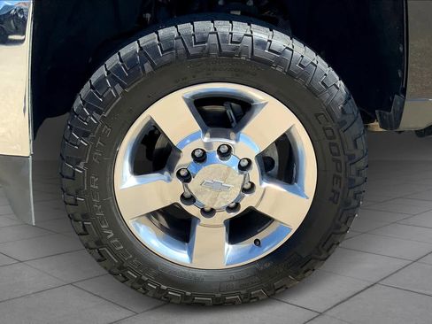 Used 2018 Chevrolet Silverado 2500 LTZ w/ Vortec Plus Package image 11