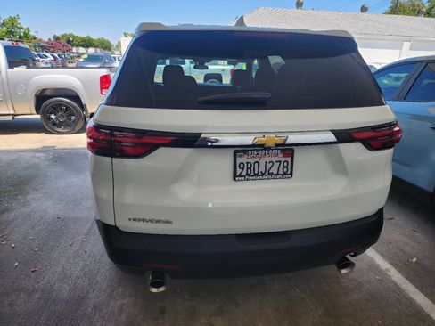Used 2022 Chevrolet Traverse LS FWD image 3