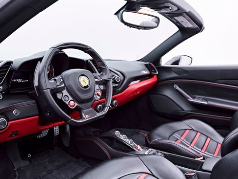 Used 2018 Ferrari 488 Spider RWD image 2