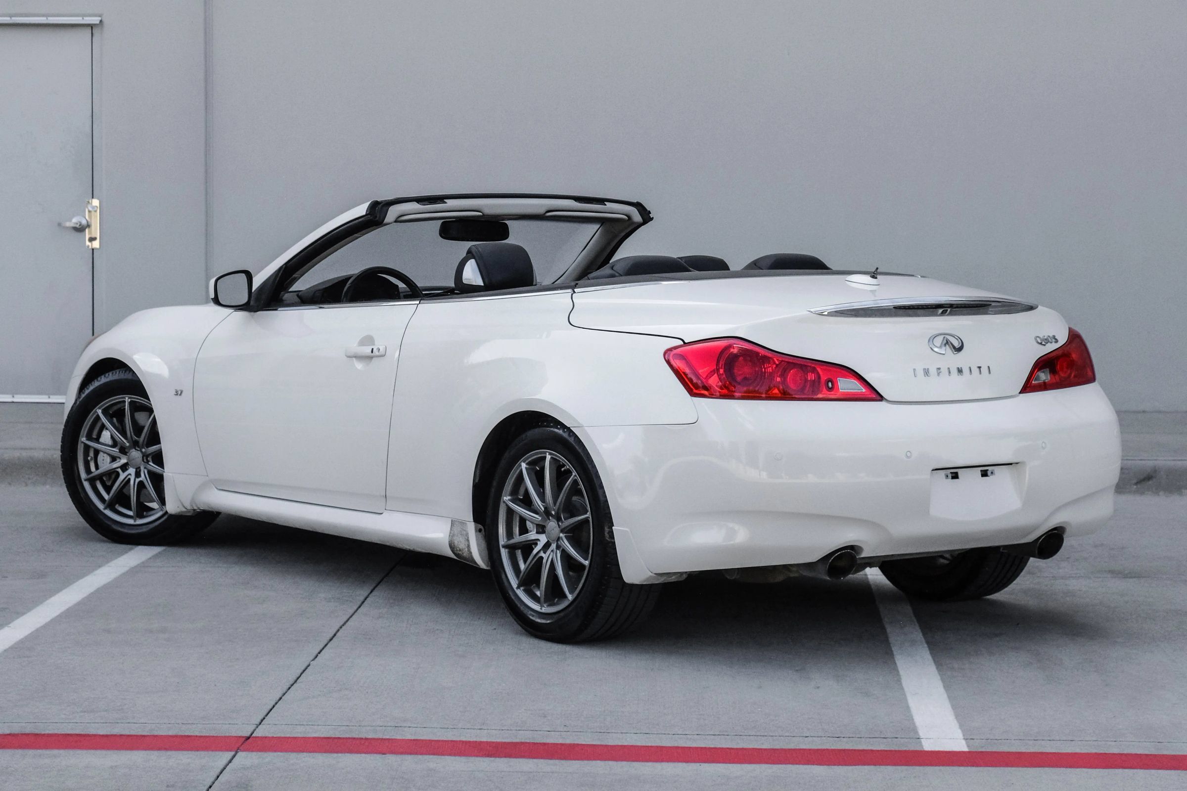 Used 2015 INFINITI Q60 Convertible w/ Premium Package RWD image 6