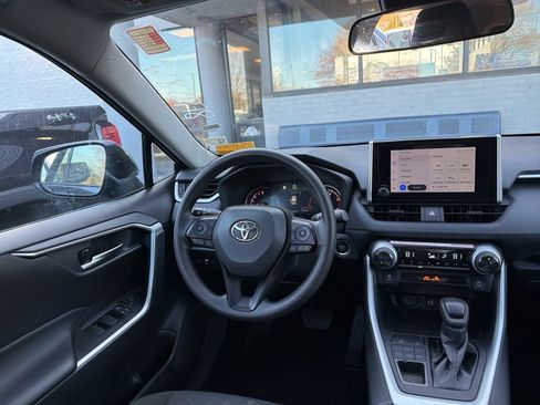 Used 2025 Toyota RAV4 XLE image 8