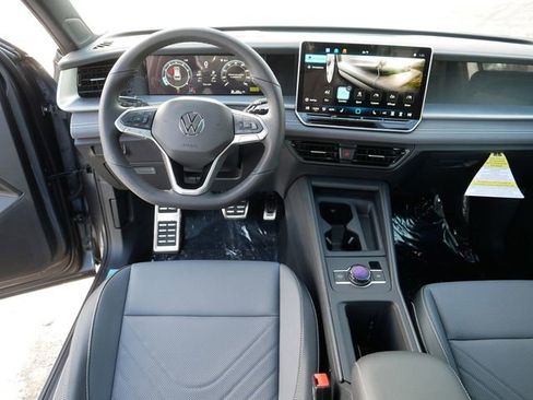 New 2026 Volkswagen Tiguan SE R-Line AWD/4WD image 8