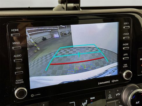 Used 2022 Toyota Highlander XLE image 14