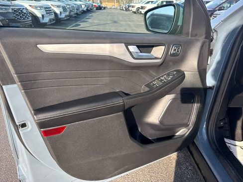 Used 2025 Ford Escape Platinum image 27