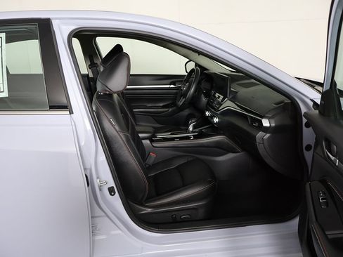 Used 2023 Nissan Altima 2.0 SR FWD image 30