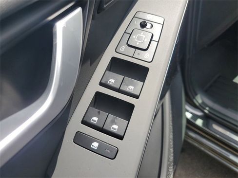 New 2025 Kia Niro SX Touring image 18