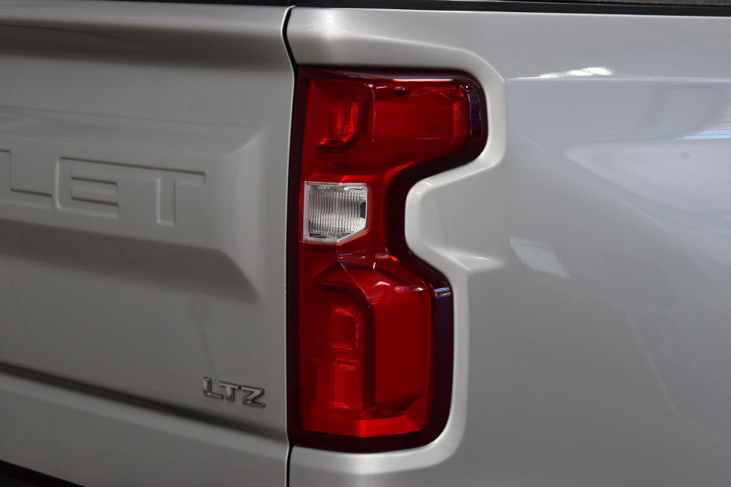 Used 2020 Chevrolet Silverado 1500 LTZ w/ LTZ Premium Package AWD/4WD image 22