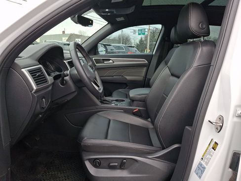 Used 2021 Volkswagen Atlas Cross Sport SE w/ Panoramic Sunroof Package image 14