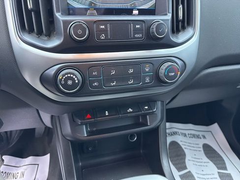 Used 2022 Chevrolet Colorado LT w/ LT Convenience Package image 13