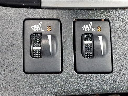 Used 2019 Toyota Highlander XLE AWD/4WD image 25