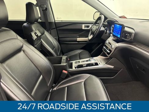 Certified 2022 Ford Explorer XLT w/ Equipment Group 202A image 18