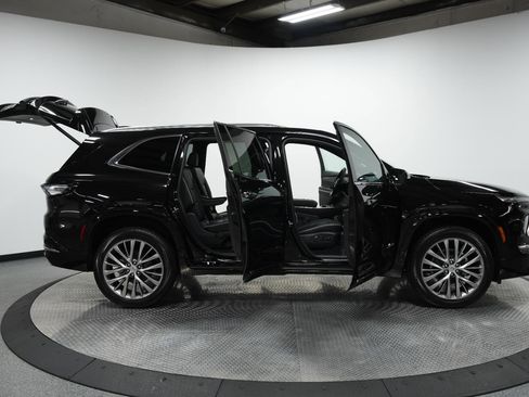 New 2026 Buick Enclave Avenir w/ Super Cruise Package image 9