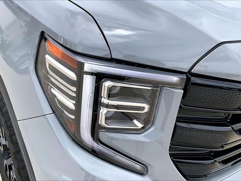 Used 2024 GMC Sierra 1500 Elevation w/ Elevation Premium Package AWD/4WD image 27
