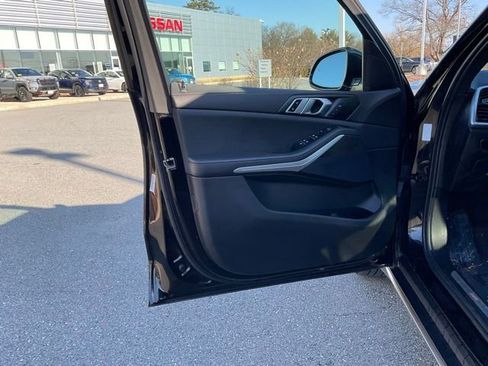 Used 2022 BMW X5 xDrive40i w/ Parking Assistance Package image 10