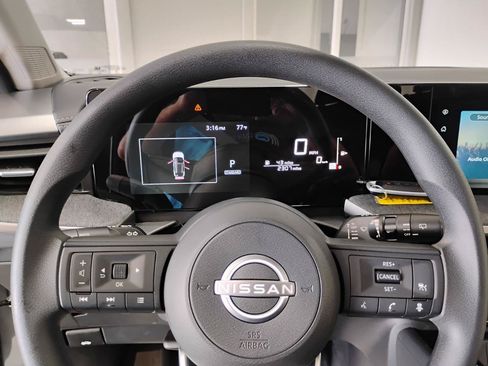 Used 2025 Nissan Kicks SV w/ SV Premium Package FWD image 35