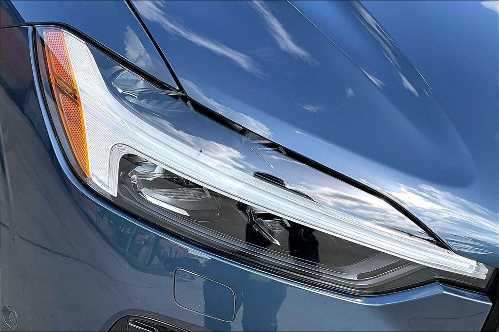 Certified 2026 Volvo XC60 B5 Plus AWD/4WD image 39