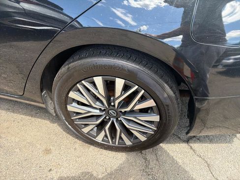 Used 2024 Nissan Altima 2.5 SV FWD image 13