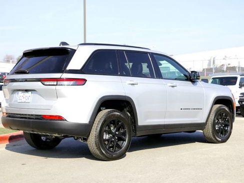 New 2025 Jeep Grand Cherokee Altitude RWD image 5