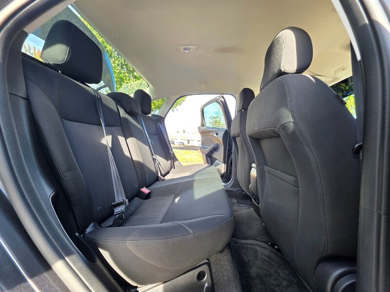 Used 2018 Ford Focus SE w/ Cold Weather Package FWD image 14