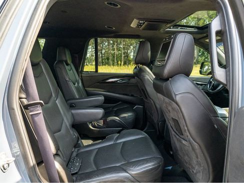 Used 2016 Cadillac Escalade Platinum RWD image 19