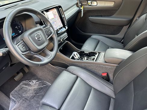 New 2025 Volvo XC40 B5 Plus w/ Climate Package image 10