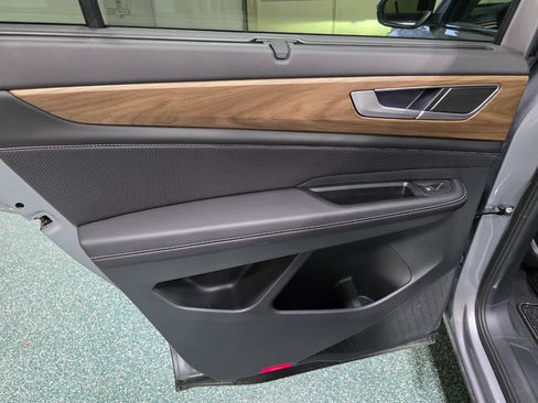 Used 2024 Volkswagen Atlas SE image 21