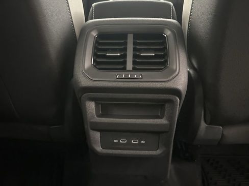 New 2026 Volkswagen Taos SE FWD image 16