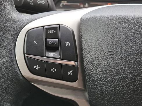 Used 2024 Ford Explorer XLT RWD image 23