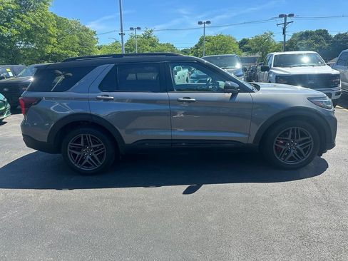 Used 2025 Ford Explorer ST AWD/4WD image 4