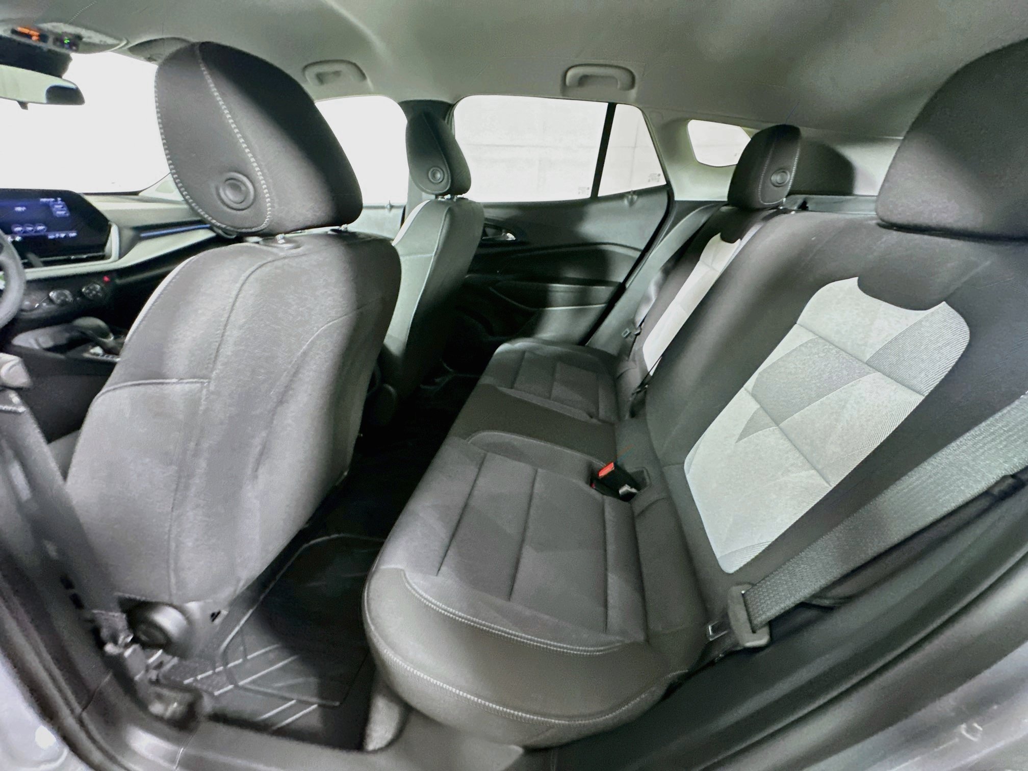 Used 2025 Chevrolet Trax LS w/ LS Convenience Package FWD image 25