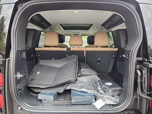 New 2025 Land Rover Defender 110 X-Dynamic SE image 13
