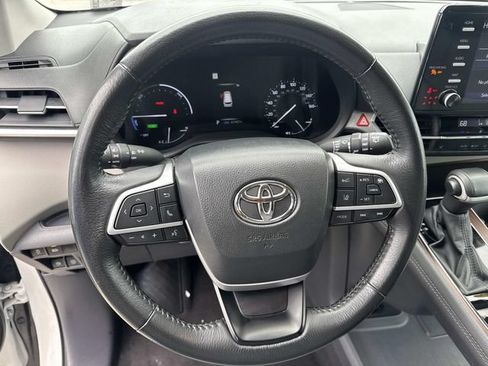Used 2024 Toyota Sienna XLE FWD image 22
