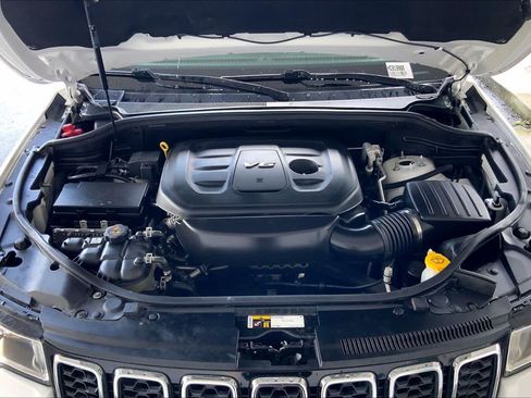 Used 2017 Jeep Grand Cherokee Limited AWD/4WD image 30