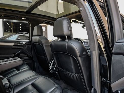 Used 2018 Porsche Cayenne GTS w/ Premium Package Plus AWD/4WD image 40