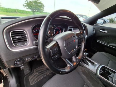 Used 2020 Dodge Charger SXT RWD image 10