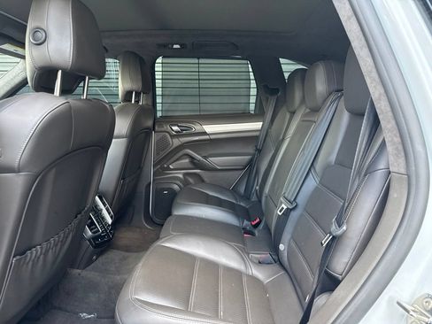 Used 2015 Porsche Cayenne Turbo AWD/4WD image 7